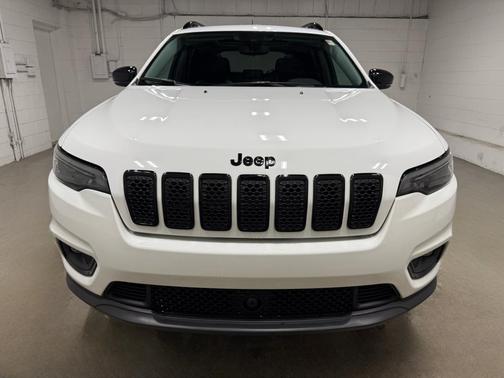 Bright White Clearcoat 2022 Jeep Cherokee X