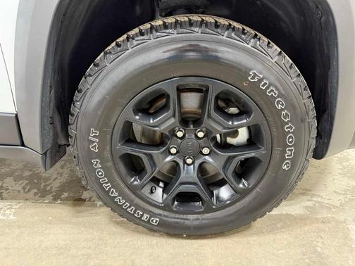 Bright White Clearcoat 2022 Jeep Cherokee X