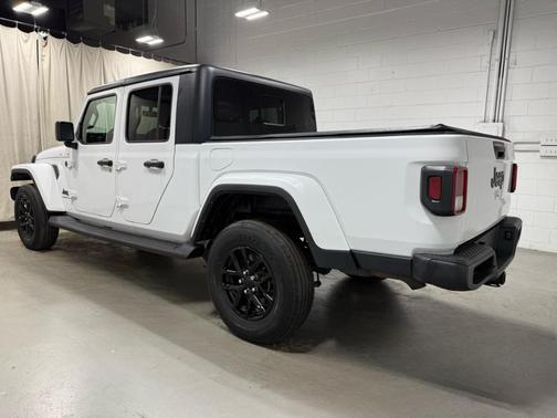 2022 Jeep Gladiator Sport