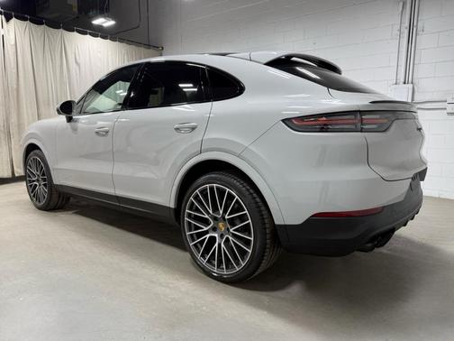 2023 Porsche Cayenne Platinum Edition