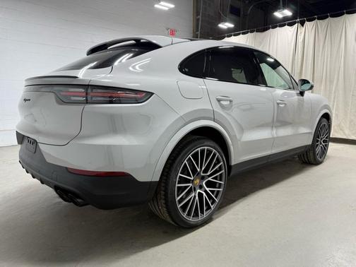 2023 Porsche Cayenne Platinum Edition