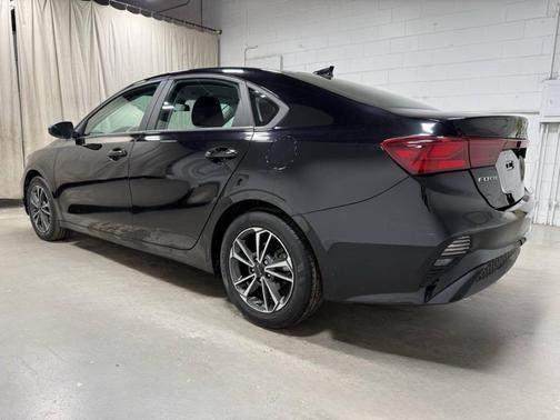 Aurora Black 2022 Kia Forte LXS