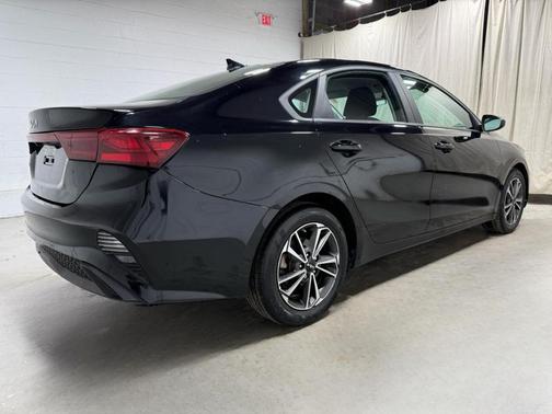 Aurora Black 2022 Kia Forte LXS