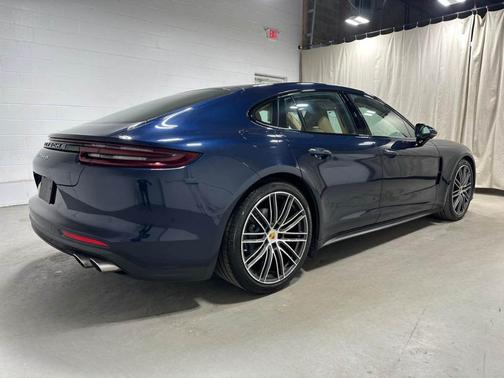 Night Blue Metallic 2018 Porsche Panamera 4S