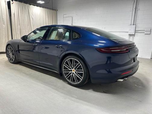 Night Blue Metallic 2018 Porsche Panamera 4S