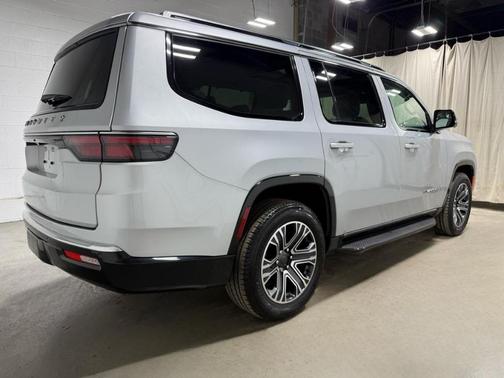 2023 Jeep Wagoneer Base