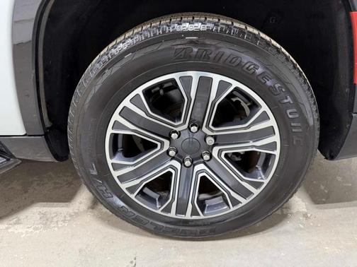 2023 Jeep Wagoneer Base