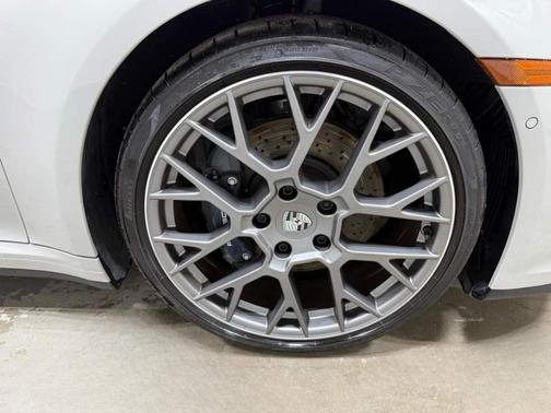 2025 Porsche 911 Carrera