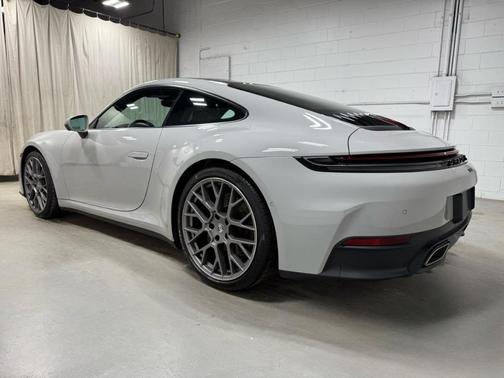 2025 Porsche 911 Carrera