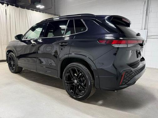 2025 Volkswagen Tiguan 2.0T SE R-Line Black