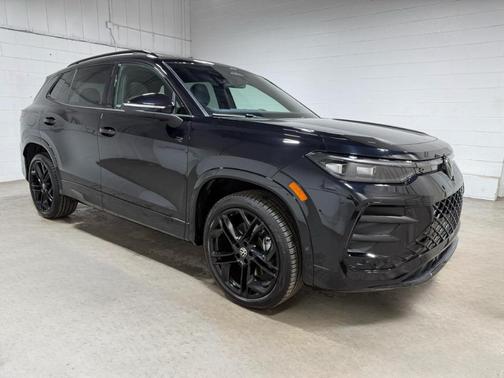 2025 Volkswagen Tiguan 2.0T SE R-Line Black