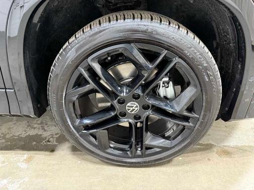 2025 Volkswagen Tiguan 2.0T SE R-Line Black