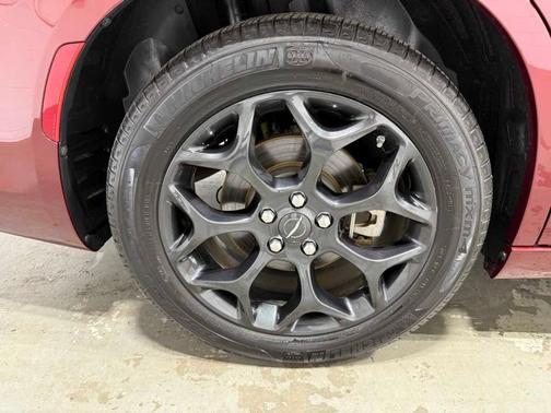 2023 Chrysler 300 Touring L