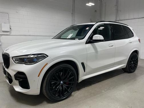 Mineral White Metallic 2022 BMW X5 sDrive40i