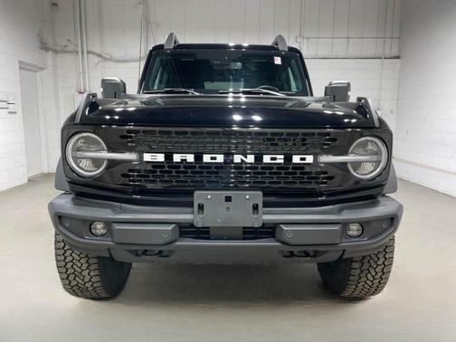 Shadow Black 2025 Ford Bronco Outer Banks