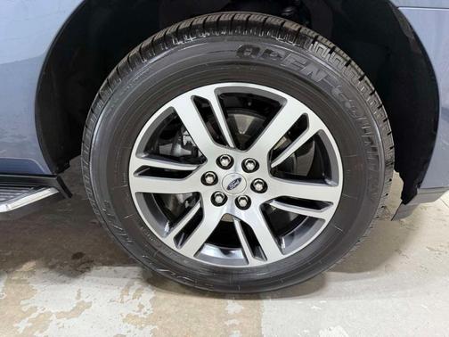 2022 Ford Expedition Max XLT