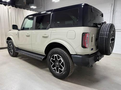 Desert Sand 2025 Ford Bronco Outer Banks