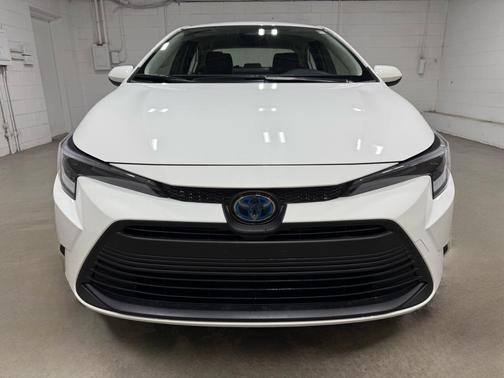 Ice 2025 Toyota Corolla Hybrid LE