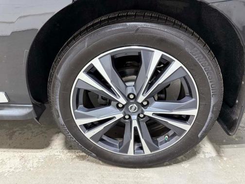 Magnetic Black 2017 Nissan Pathfinder Platinum