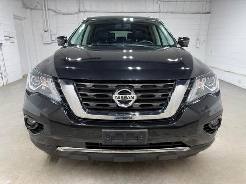 Magnetic Black 2017 Nissan Pathfinder Platinum