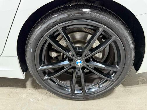 2022 BMW 330 i xDrive