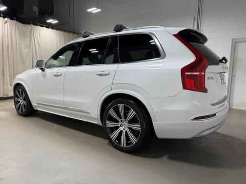 2022 Volvo XC90 T6 Inscription 7 Passenger