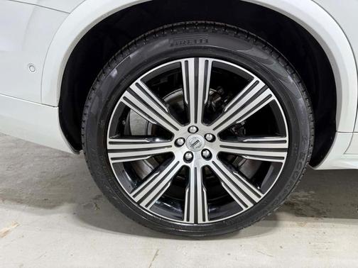 2022 Volvo XC90 T6 Inscription 7 Passenger