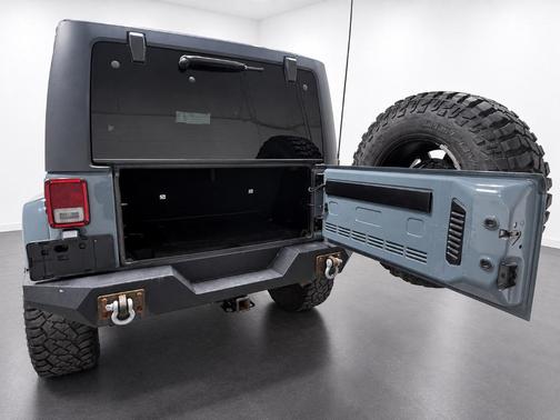 Anvil Clearcoat 2015 Jeep Wrangler Sahara