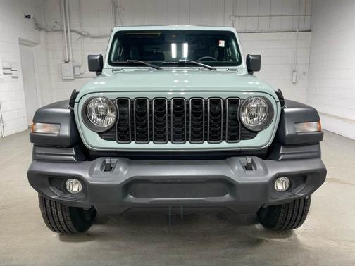 Earl Clearcoat 2024 Jeep Wrangler Sport