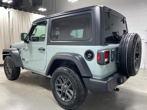 Earl Clearcoat 2024 Jeep Wrangler Sport
