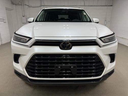 2025 Toyota Grand Highlander XLE 8 PASSENGER WITH PANORAMIC SUNROOF