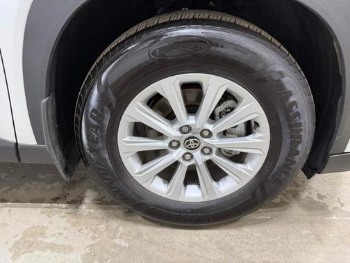 2025 Toyota Grand Highlander XLE 8 PASSENGER WITH PANORAMIC SUNROOF