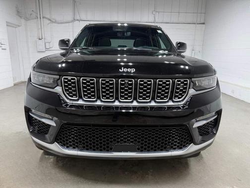 2022 Jeep Grand Cherokee Summit