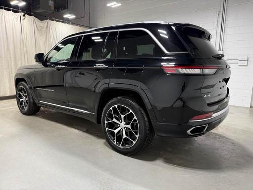 2022 Jeep Grand Cherokee Summit