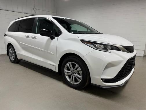 2021 Toyota Sienna XSE 7 Passenger