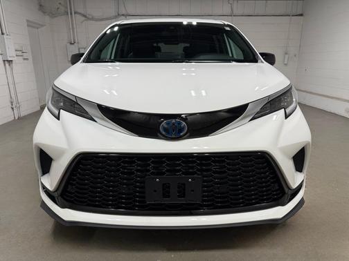 2021 Toyota Sienna XSE 7 Passenger