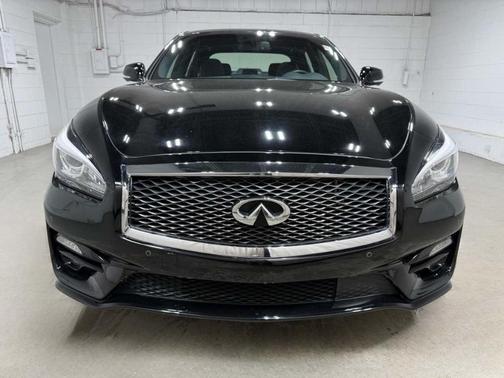 Black 2016 INFINITI Q70 3.7X