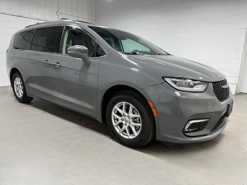 2022 Chrysler Pacifica Touring-L