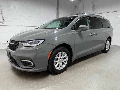 2022 Chrysler Pacifica Touring-L