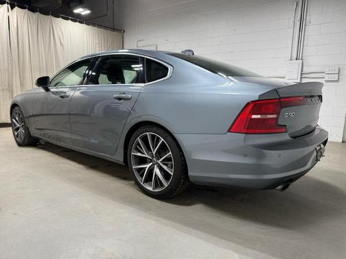 2018 Volvo S90 T5 Momentum