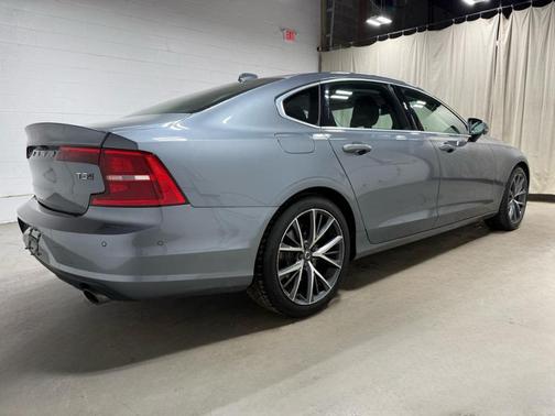 2018 Volvo S90 T5 Momentum