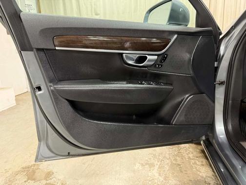 2018 Volvo S90 T5 Momentum