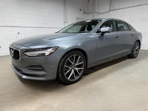 2018 Volvo S90 T5 Momentum