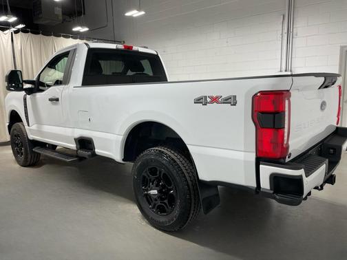 Oxford White 2023 Ford F-250 XL
