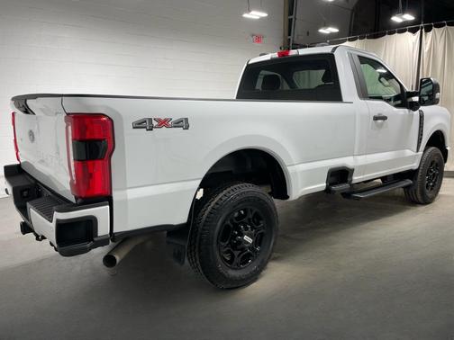 Oxford White 2023 Ford F-250 XL