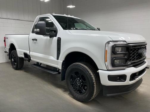 Oxford White 2023 Ford F-250 XL