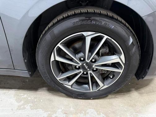 Gravity Gray 2024 Kia Forte LXS