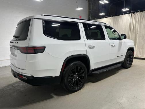 2023 Jeep Wagoneer Base