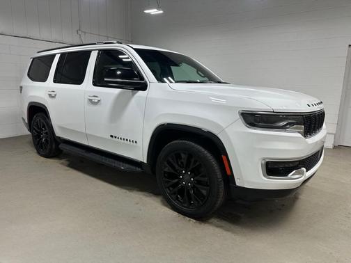 2023 Jeep Wagoneer Base