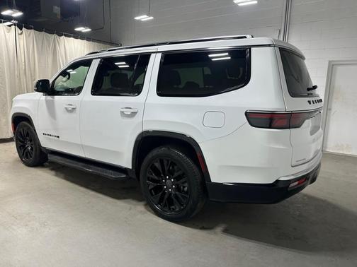2023 Jeep Wagoneer Base